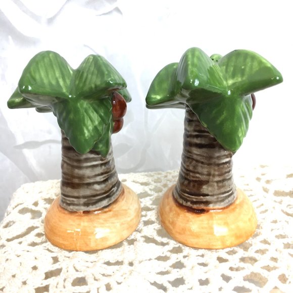 Pottery Barn Coconut Tree Salt & Pepper Shaker - Picture 4 of 10